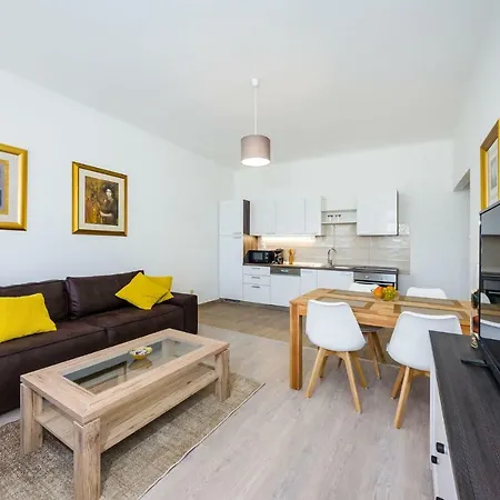 Judita Apartment *